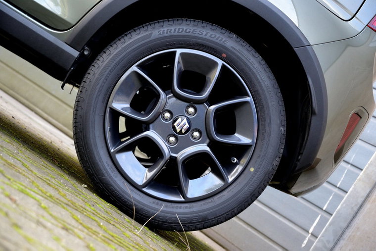 Vehicle Image 6