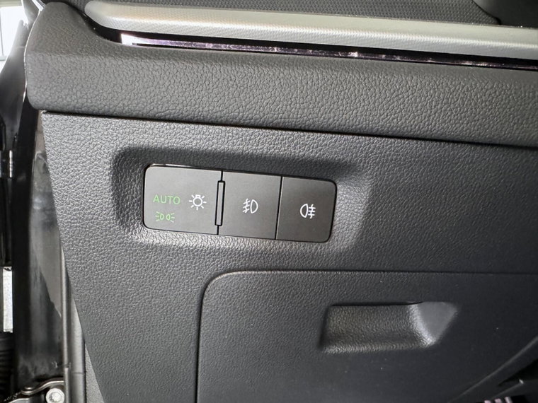 Vehicle Image 28