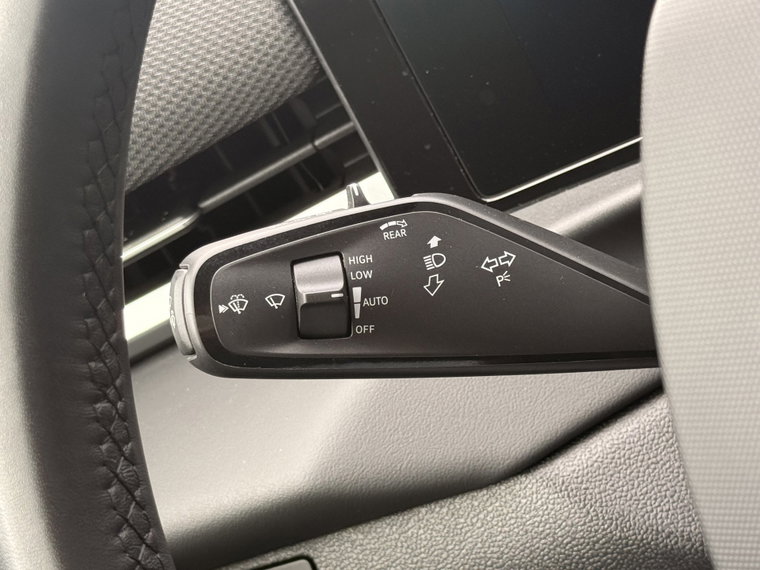 Vehicle Image 26