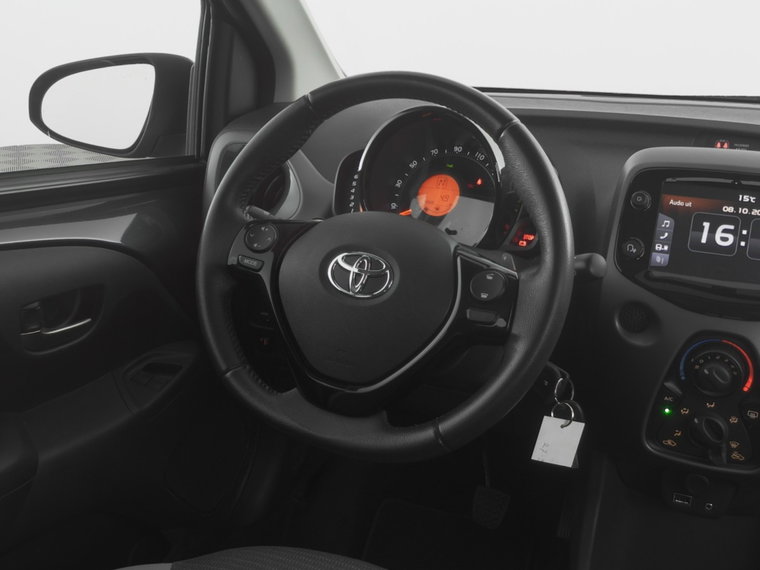 Vehicle Image 4
