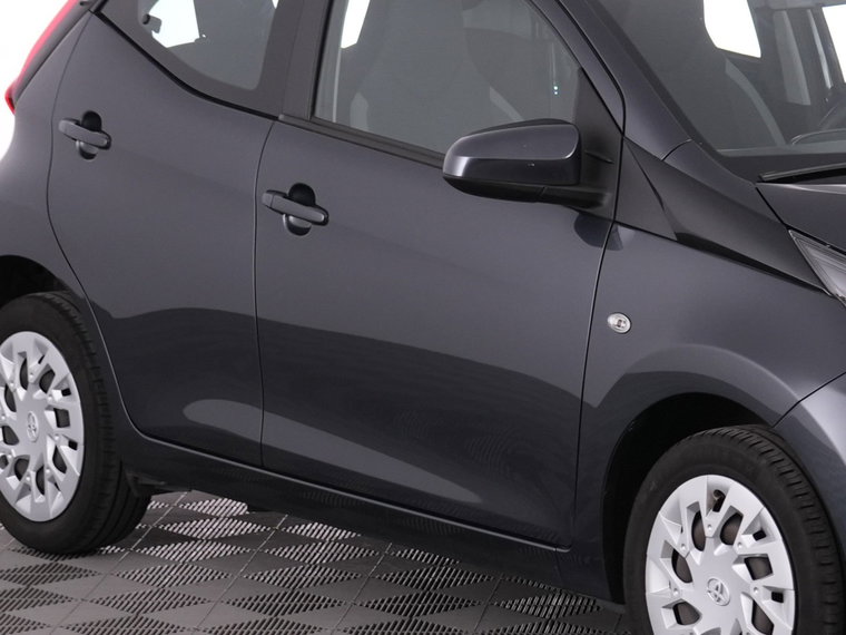 Vehicle Image 30