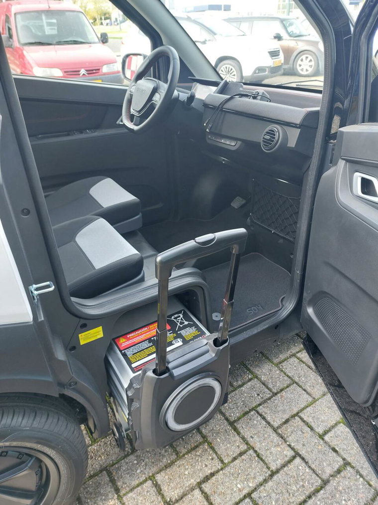 Vehicle Image 16