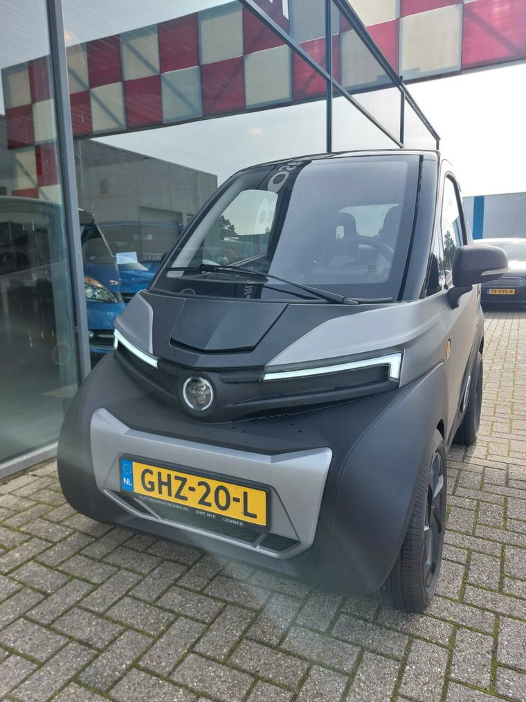 Vehicle Image 6