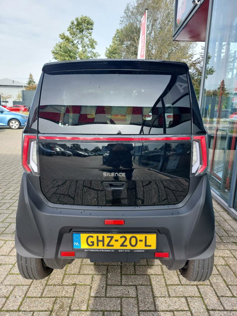 Vehicle Image 9