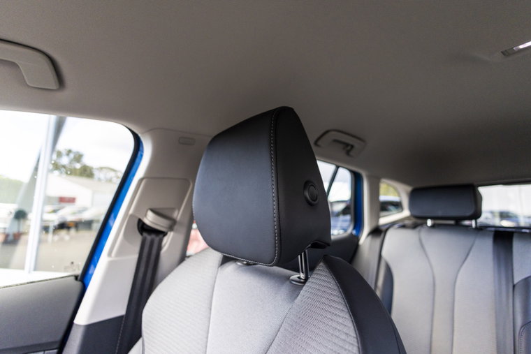 Vehicle Image 12