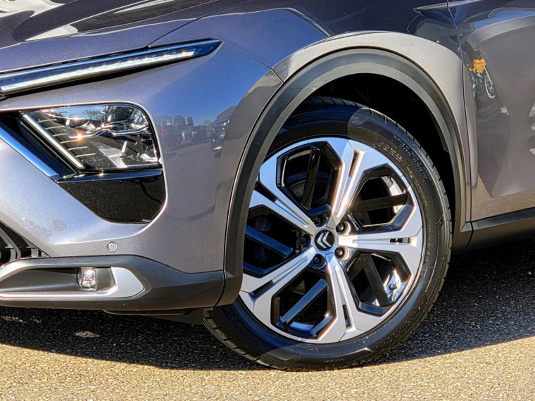Vehicle Image 9