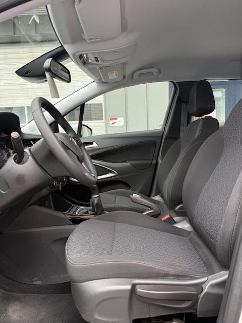 Vehicle Image 25
