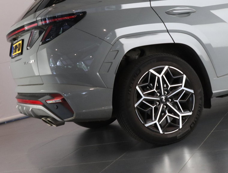 Vehicle Image 13