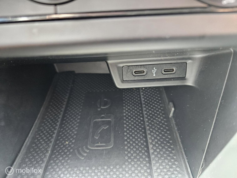 Vehicle Image 24