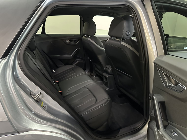 Vehicle Image 30