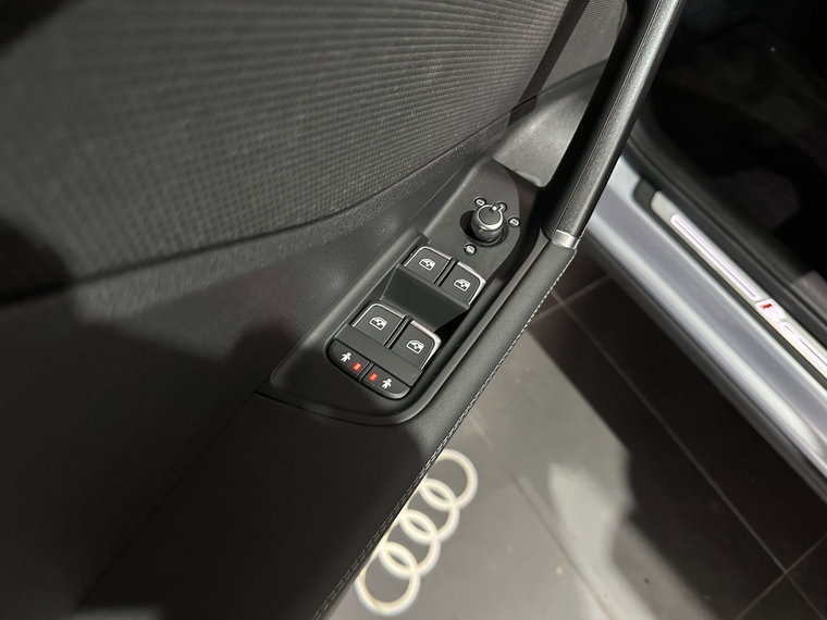 Vehicle Image 33