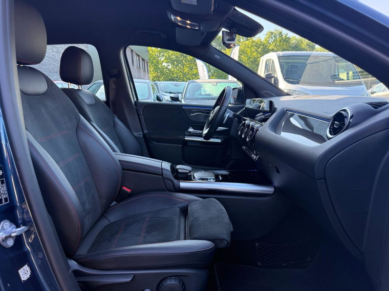 Vehicle Image 37
