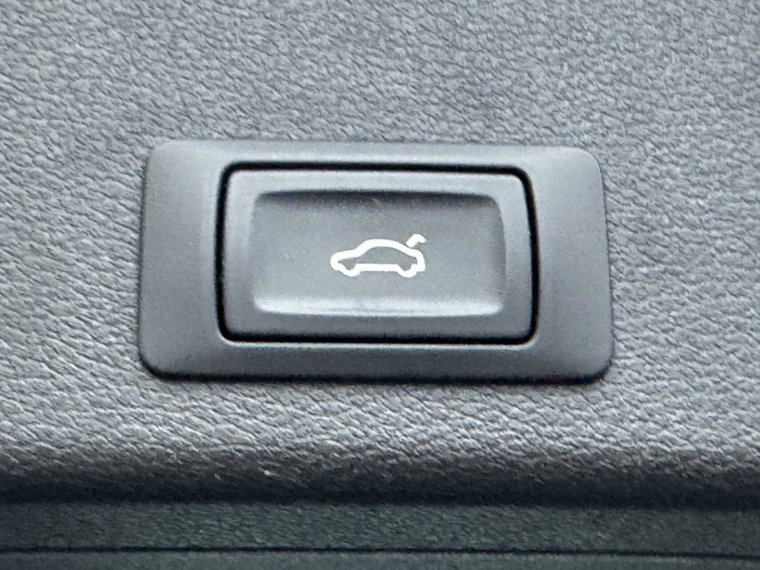 Vehicle Image 28