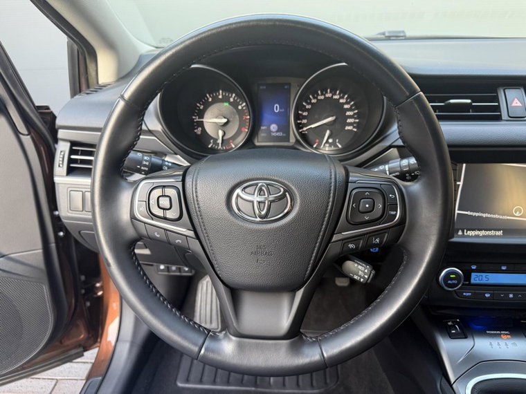 Vehicle Image 25