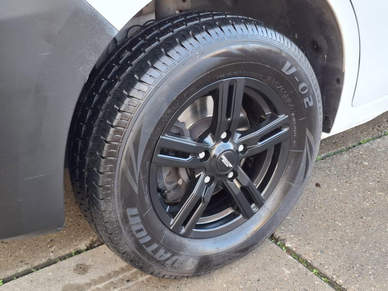 Vehicle Image 13