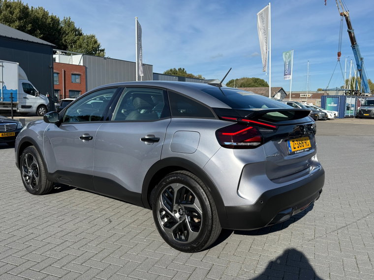 Vehicle Image 32