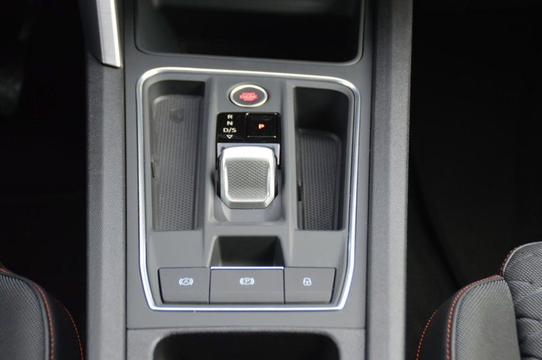 Vehicle Image 25