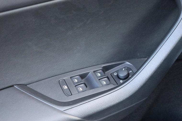 Vehicle Image 28