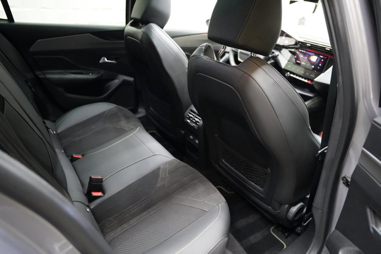 Vehicle Image 38