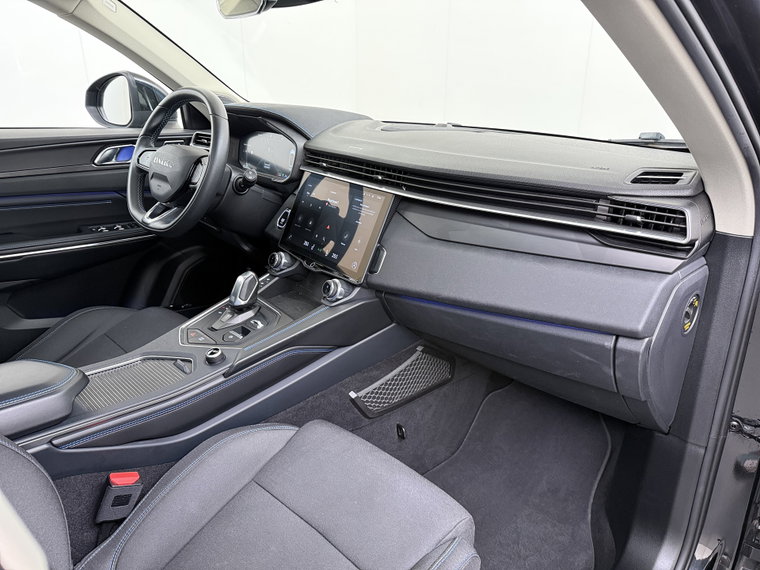 Vehicle Image 32