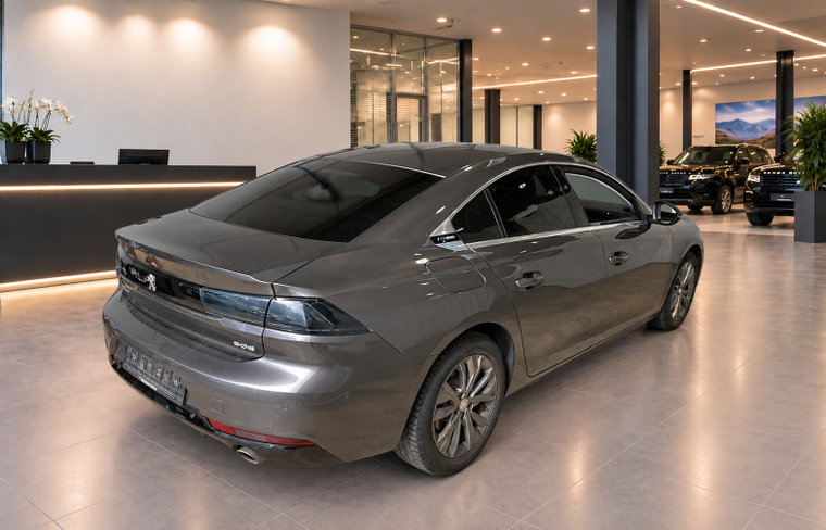 Vehicle Image 4