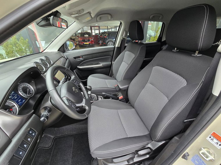 Vehicle Image 12