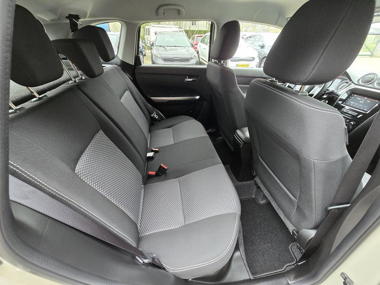 Vehicle Image 16