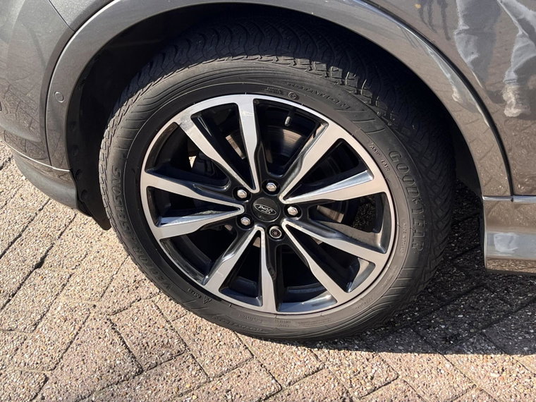 Vehicle Image 16