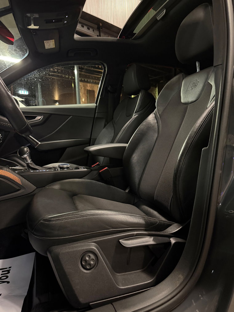 Vehicle Image 21