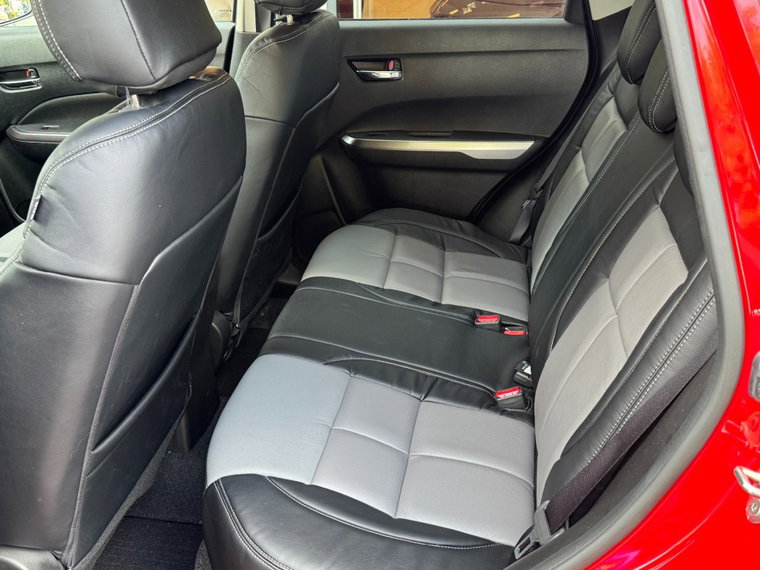 Vehicle Image 25