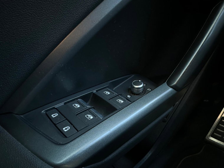 Vehicle Image 28