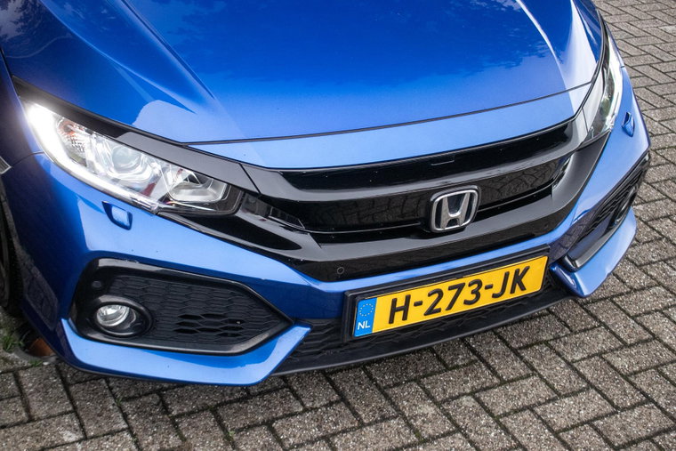 Vehicle Image 25