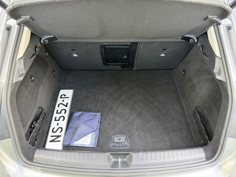 Vehicle Image 48