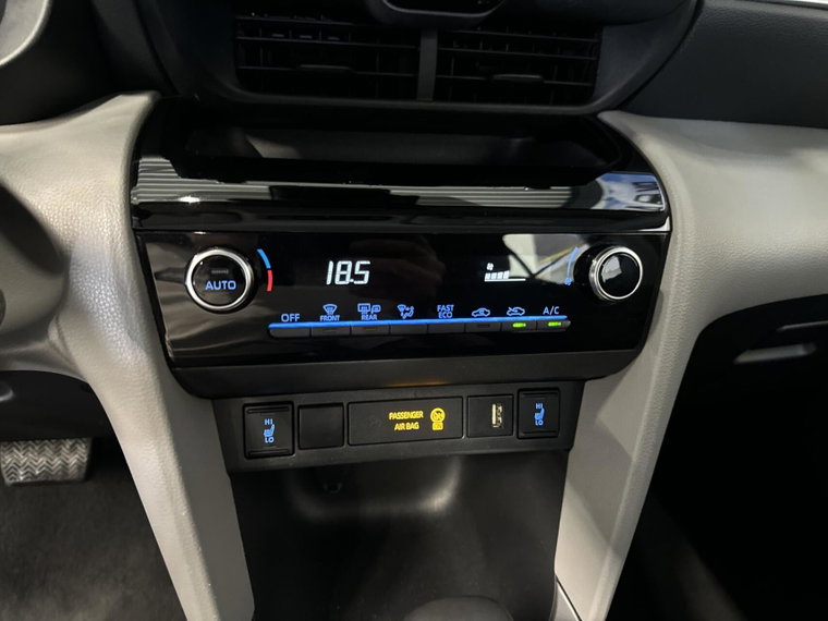 Vehicle Image 30