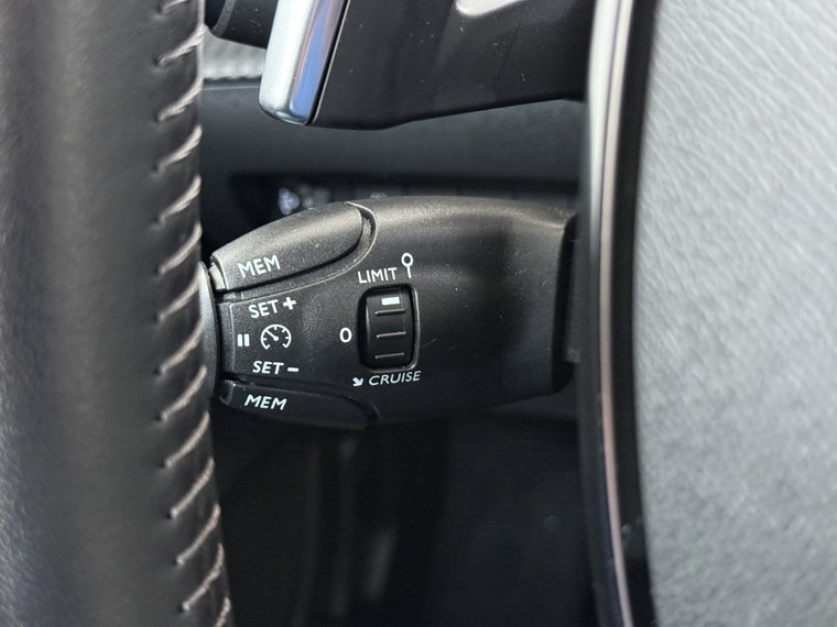 Vehicle Image 28