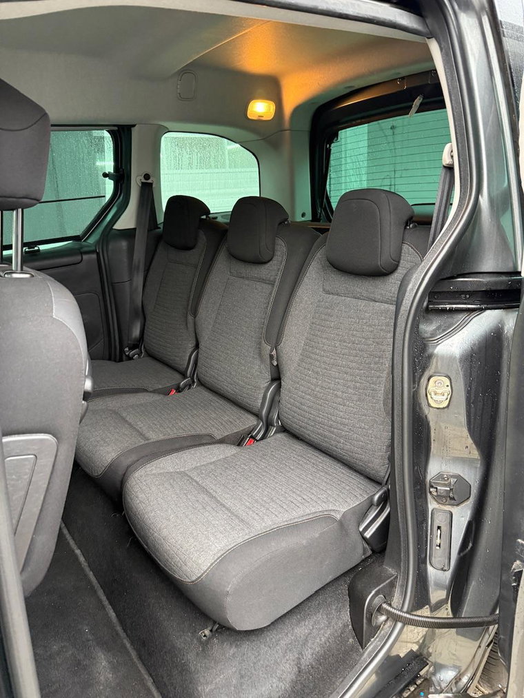Vehicle Image 15