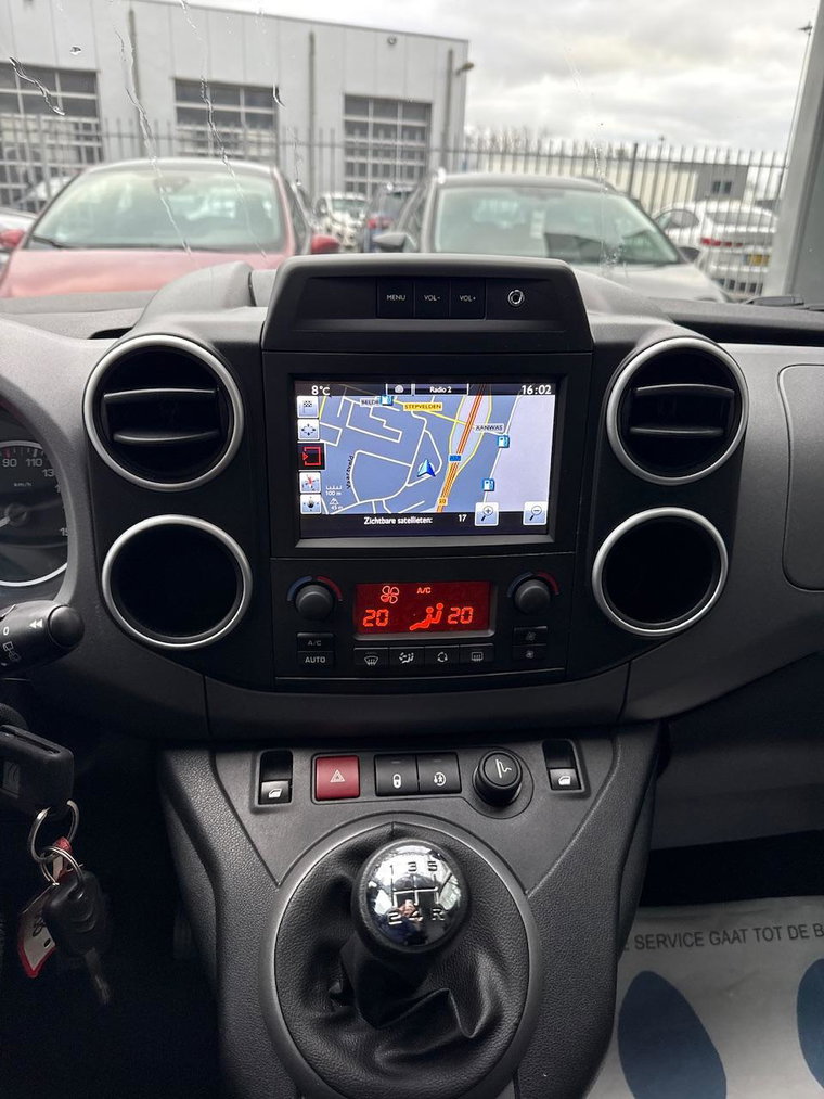Vehicle Image 21