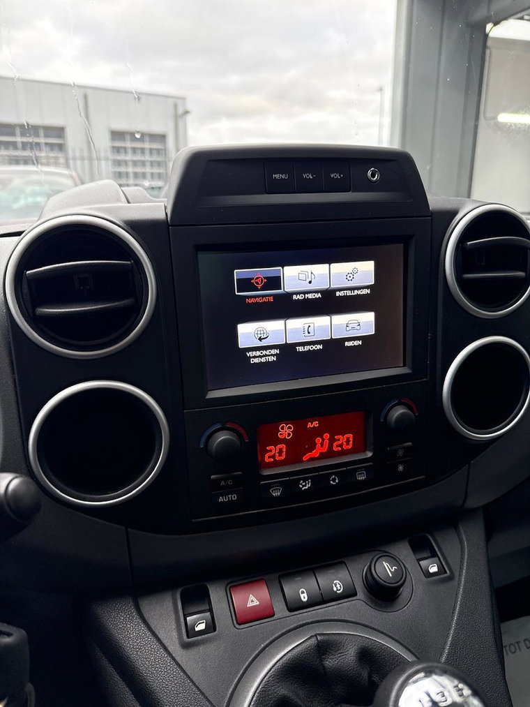 Vehicle Image 23