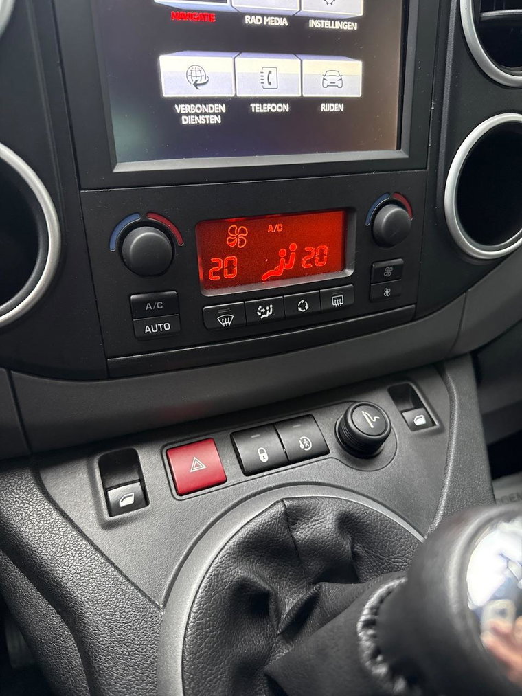 Vehicle Image 24
