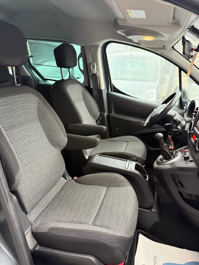 Vehicle Image 30