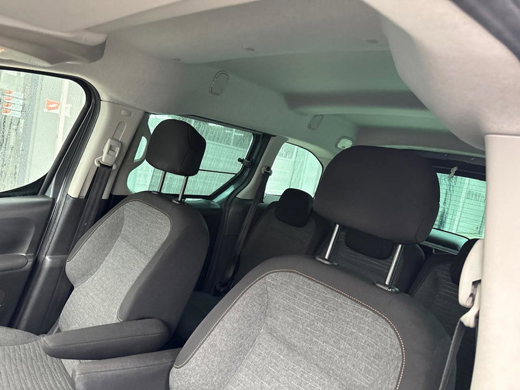 Vehicle Image 33