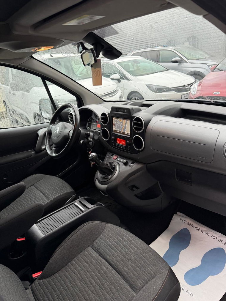 Vehicle Image 11