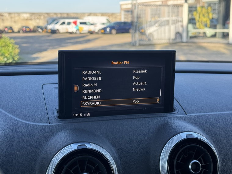 Vehicle Image 21