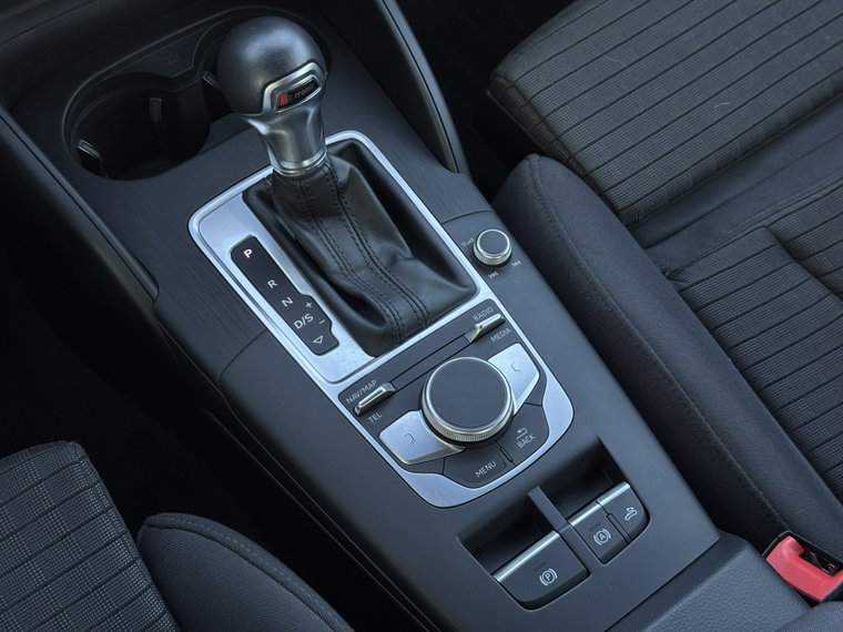 Vehicle Image 27