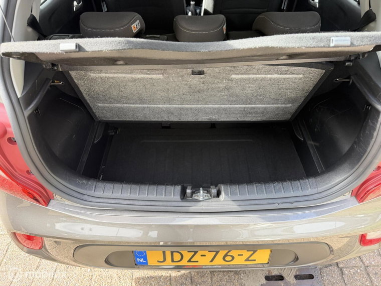 Vehicle Image 16