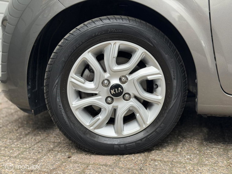 Vehicle Image 24
