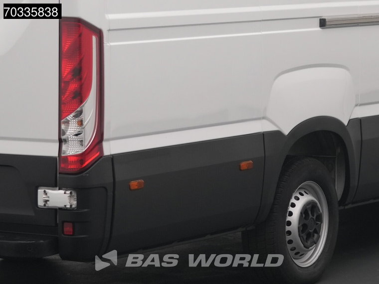 Vehicle Image 34