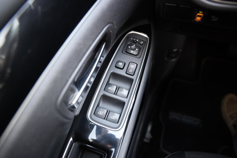 Vehicle Image 25