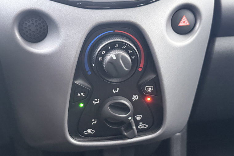 Vehicle Image 25