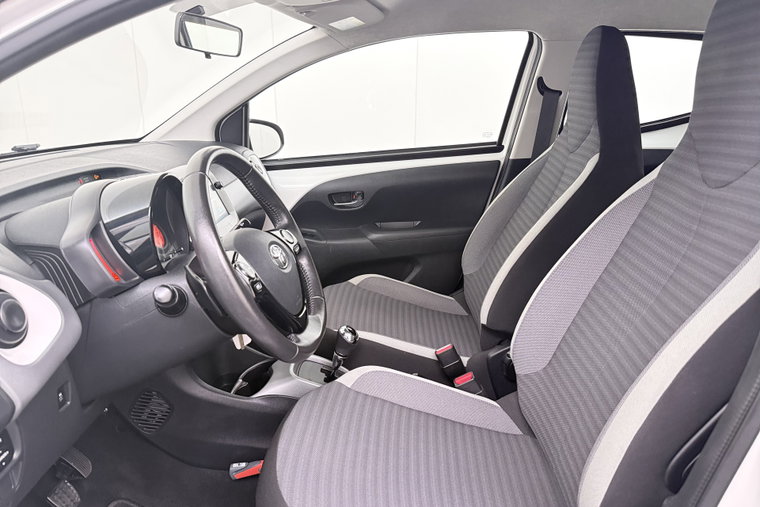 Vehicle Image 9